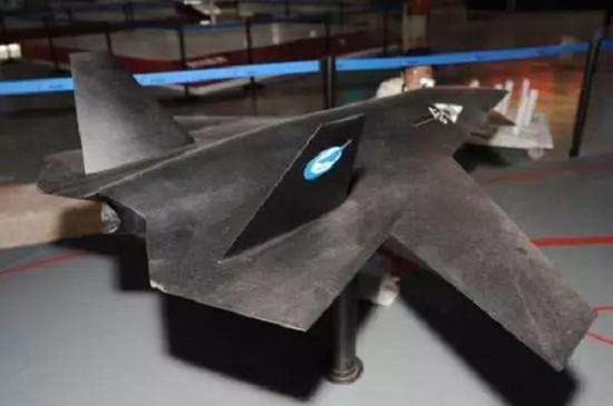 暗剑无人机最让人感兴趣的地方就是它的鸭翼
